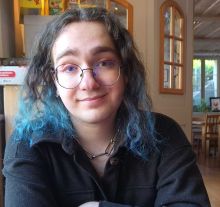 Violette - Professeure de dessin à Neuchâtel