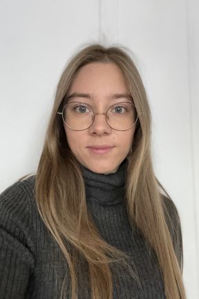 Vaïna enseignante Arts Visuels