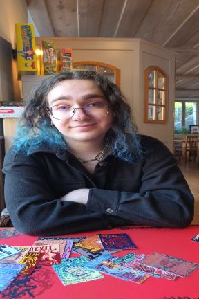 Violette - Professeure de dessin à Neuchâtel